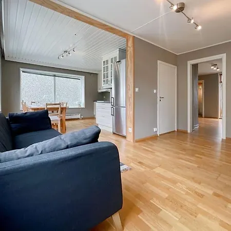 Lägenhet Ledaal Place - Center With 2br -free Parking - Balcony By